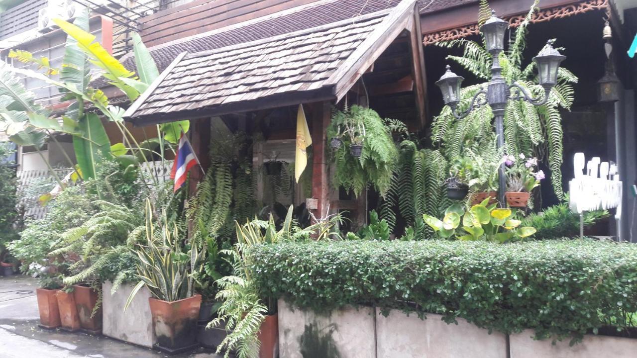 Smile Society Hostel Bangkok Exterior photo